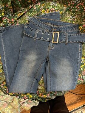 Classic Low-Rise Flare Jeans - Blue